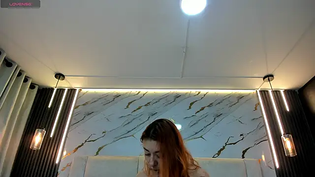 EmilyyRed online show from November 13, 7:24 pm