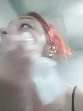 EmilyyRed online show from December 4, 6:05 pm