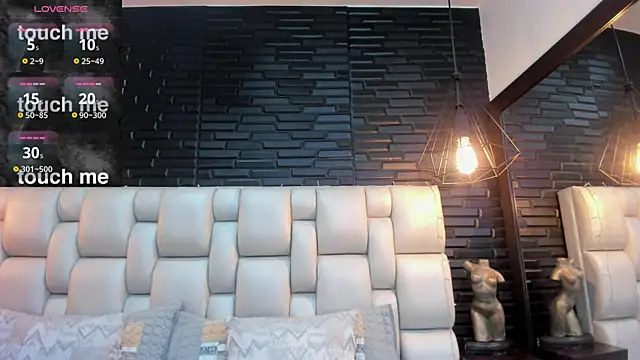 EmilyyRed online show from December 16, 8:03 pm