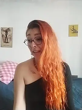 EmilyyRed online show from December 18, 5:52 pm