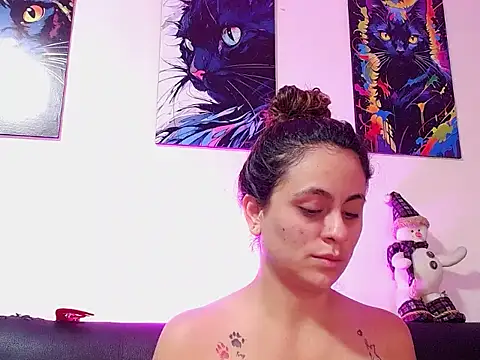 Caroline Jons online show from November 24, 1:33 pm