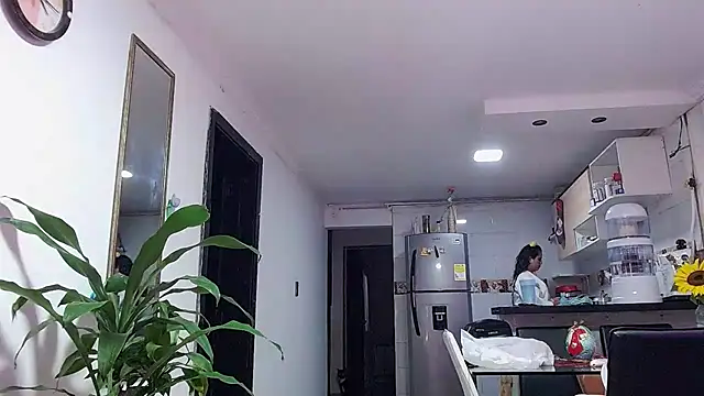 Caroline Jons online show from December 18, 7:20 pm