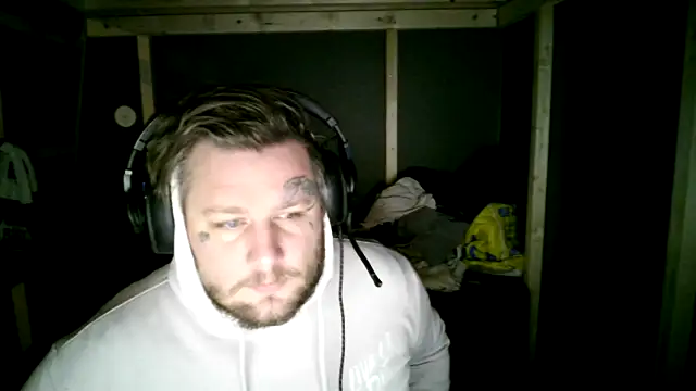 Snapshot of SWEDEN933 chatting on October 29, 3:20 am SWEDEN933 online show from October 29, 3:20 am