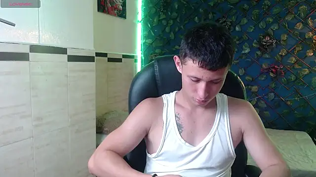 Garuo 18 online show from November 19, 3:06 am