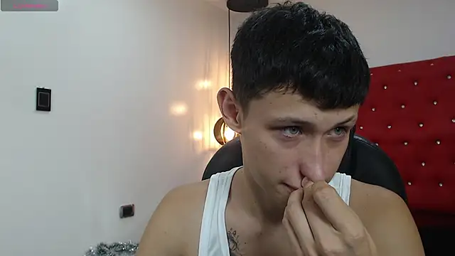 Garuo 18 online show from December 21, 3:35 am