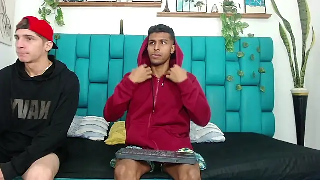 Hot Boys Latinos X online show from October 31, 1:12 pm