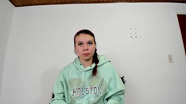 Vanessa Martinz online show from November 3, 11:55 am