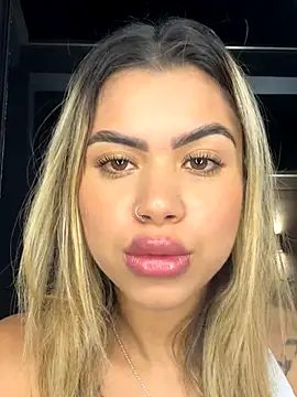 Snapshot of Alanna-foxx chatting on October 29, 12:13 am Alanna-foxx online show from October 29, 12:13 am