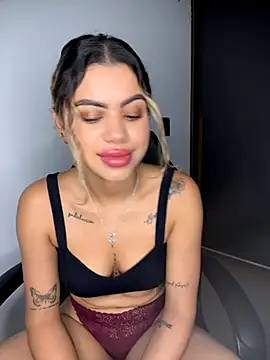 Snapshot of Alanna-foxx chatting on November 9, 12:09 am Alanna-foxx online show from November 9, 12:09 am