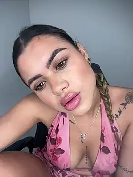 Snapshot of Alanna-foxx chatting on November 11, 11:16 pm Alanna-foxx online show from November 11, 11:16 pm