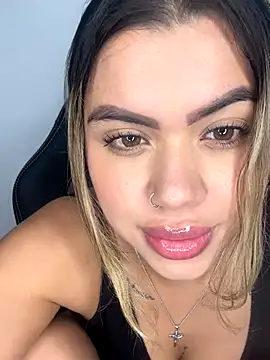 Snapshot of Alanna-foxx chatting on November 22, 4:00 am Alanna-foxx online show from November 22, 4:00 am