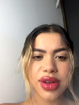 Snapshot of Alanna-foxx chatting on November 27, 12:56 am Alanna-foxx online show from November 27, 12:56 am