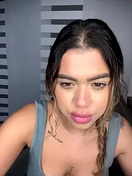 Snapshot of Alanna-foxx chatting on December 16, 1:54 am Alanna-foxx online show from December 16, 1:54 am