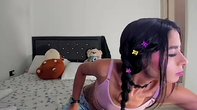 Snapshot of phenixpink22 chatting on May 6, 1:14 am phenixpink22 online show from May 6, 1:14 am