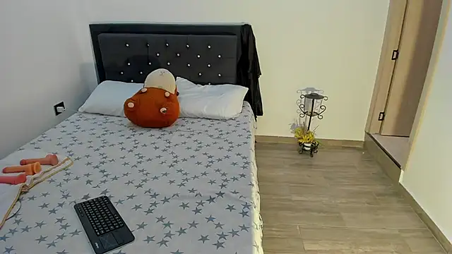 Snapshot of phenixpink22 chatting on July 31, 5:18 am phenixpink22 online show from July 31, 5:18 am