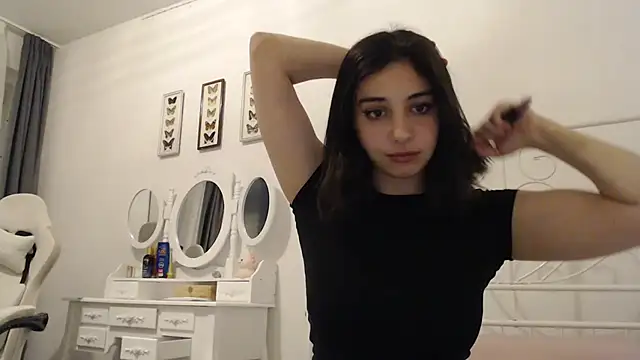 Snapshot of bellefleurrr chatting on May 4, 7:54 pm bellefleurrr online show from May 4, 7:54 pm