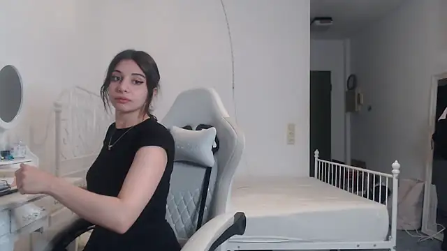 Snapshot of bellefleurrr chatting on May 28, 10:18 pm bellefleurrr online show from May 28, 10:18 pm