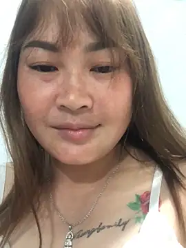 Snapshot of bombom1x chatting on November 8, 1:33 pm bombom1x online show from November 8, 1:33 pm