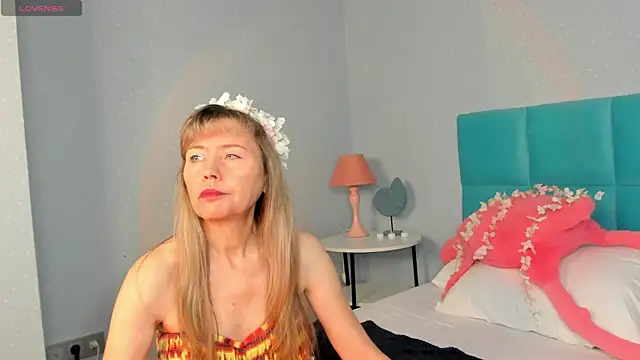 Carla Vogue online show from November 9, 3:49 am