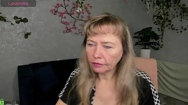 Carla Vogue online show from November 22, 2:54 am