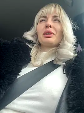 blondegirlx online show from November 12, 9:42 am