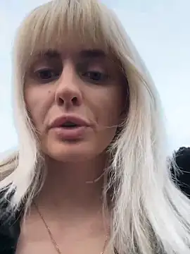 blondegirlx online show from December 4, 2:15 pm