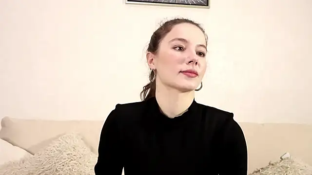 Snapshot of Petalwren chatting on December 15, 11:36 am Petalwren online show from December 15, 11:36 am