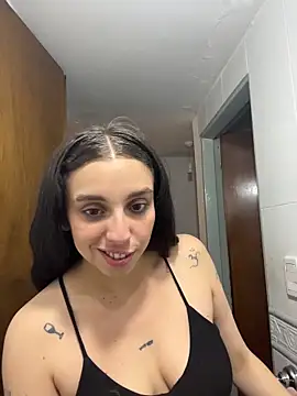 Snapshot of gigi333regi chatting on December 17, 11:11 pm gigi333regi online show from December 17, 11:11 pm