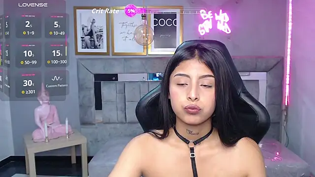 Snapshot of Cute_Martina_v chatting on October 27, 8:13 pm Cute Martina v online show from October 27, 8:13 pm