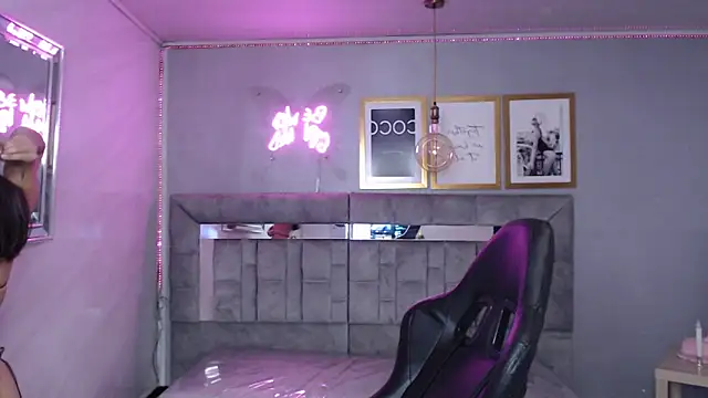 Snapshot of Cute_Martina_v chatting on November 24, 8:08 pm Cute Martina v online show from November 24, 8:08 pm