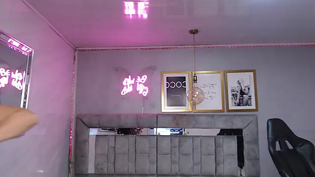 Snapshot of Cute_Martina_v chatting on November 25, 8:09 pm Cute Martina v online show from November 25, 8:09 pm