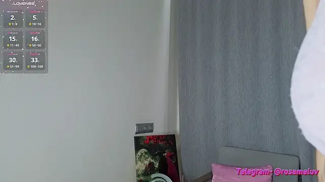 Snapshot of daarlingrosee chatting on March 6, 8:05 pm daarlingrosee online show from March 6, 8:05 pm