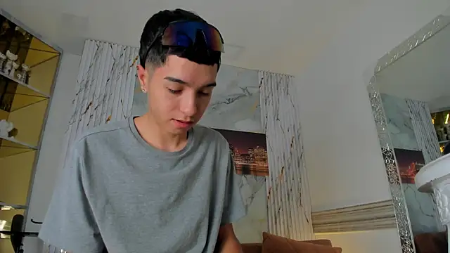 Snapshot of Dallen_Grant chatting on July 31, 12:59 pm Dallen Grant online show from July 31, 12:59 pm