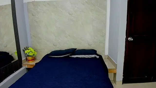 Sarahh-19 online show from December 18, 11:38 am