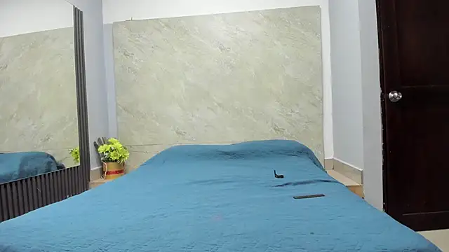 Sarahh-19 online show from December 22, 11:40 am