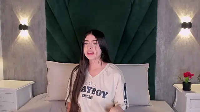 EmiliClarke online show from March 2, 12:23 pm