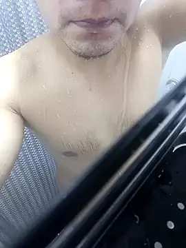 Snapshot of MENRED24 chatting on October 25, 12:18 am MENRED24 online show from October 25, 12:18 am