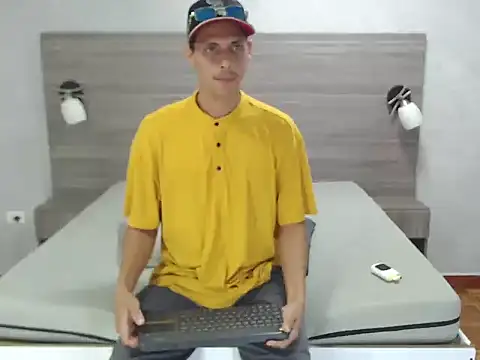 wiltom  online show from November 30, 3:54 am