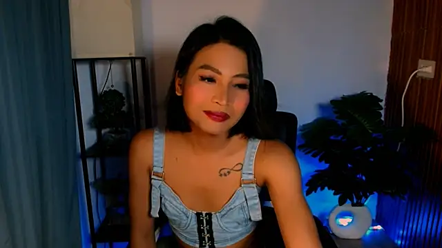 Snapshot of YourPrettyBella_TS chatting on June 7, 1:26 pm YourPrettyBella TS online show from June 7, 1:26 pm