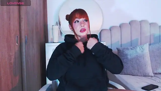 GiaStonne online show from November 13, 5:28 am