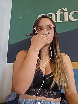 Snapshot of sophie-06 chatting on November 8, 6:29 pm sophie-06 online show from November 8, 6:29 pm