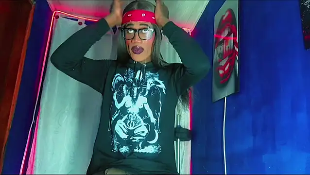 Kloe cardashan online show from December 18, 9:54 pm