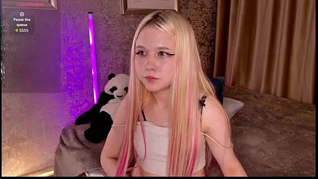 VivieSunn online show from April 30, 8:57 pm