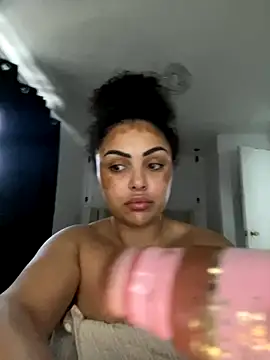 Snapshot of CaramelCarmenxox chatting on December 5, 2:58 pm CaramelCarmenxox online show from December 5, 2:58 pm