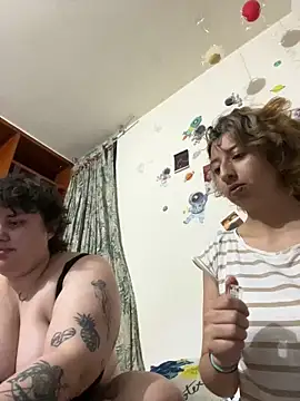 Snapshot of Ellie_Raven chatting on October 28, 5:33 am Ellie Raven online show from October 28, 5:33 am