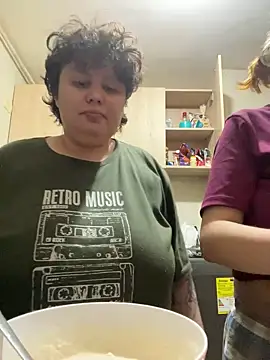 Snapshot of Ellie_Raven chatting on November 12, 8:04 am Ellie Raven online show from November 12, 8:04 am