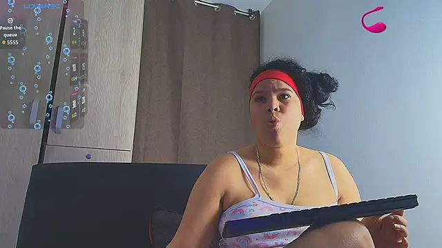 Snapshot of Kesha_rosse_ chatting on May 6, 6:52 am Kesha rosse online show from May 6, 6:52 am