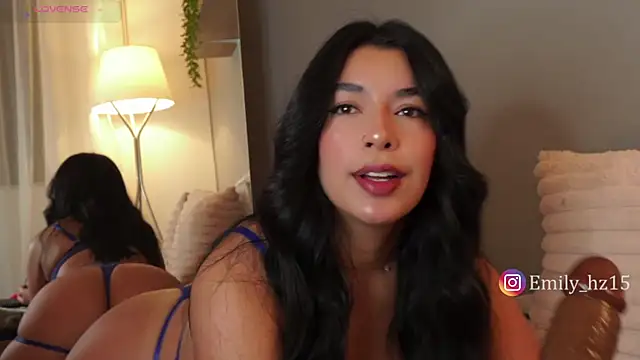 Snapshot of Missemily_11 chatting on June 25, 9:36 am Missemily 11 online show from June 25, 9:36 am