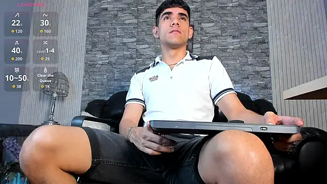 zack joness18 online show from January 11, 4:50 am