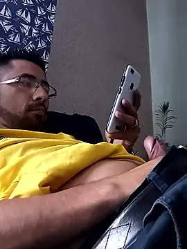 Snapshot of Leocuma82 chatting on June 17, 4:19 pm Leocuma82 online show from June 17, 4:19 pm